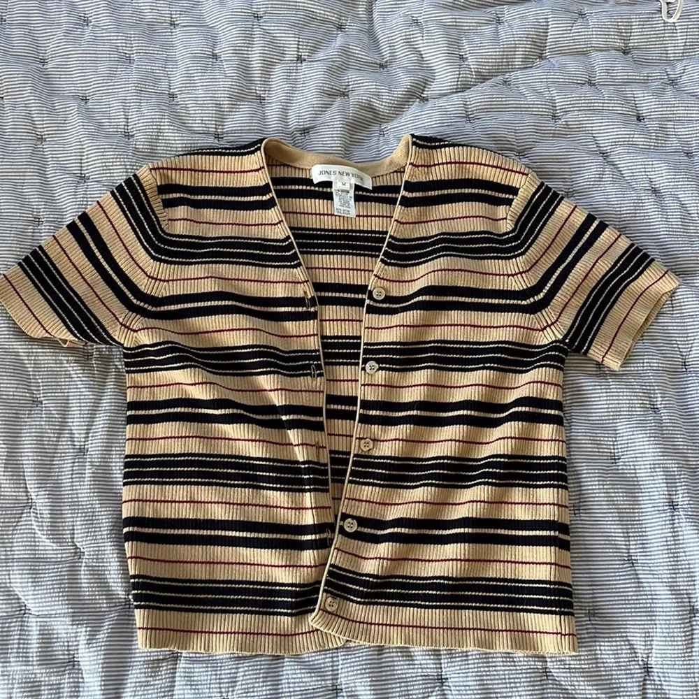 Cropped button up - Picture 1 of 2
